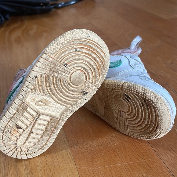 AIR JORDAN 1 MID SE GS 'PAINT DRIP' white, pink ice cream sneakers toddler size - Picture 6 of 6